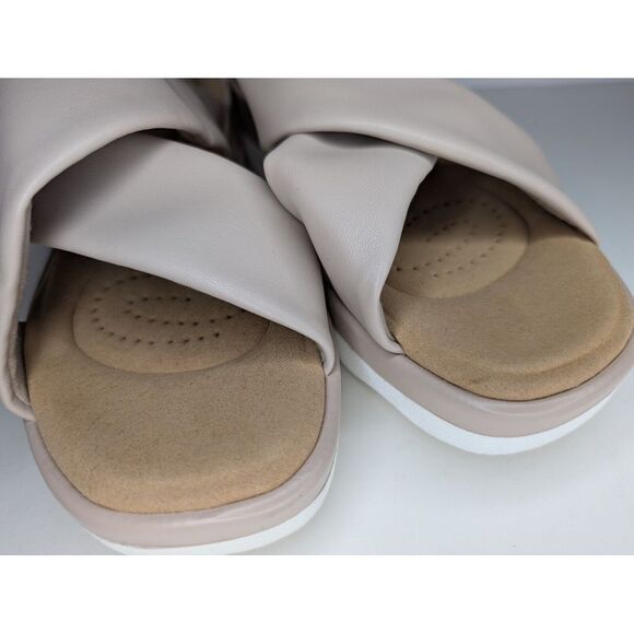 Clarks Clara Cove Sandals US 10W Wide/ UK 7.5E Sand Flatform PU RMF23-SM - Picture 4 of 9